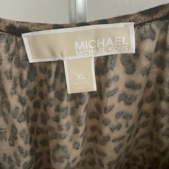 Michael Kors Leopard Print Blouse with Relaxed Fit and 3/4 Sleeves - Picture 2 of 6